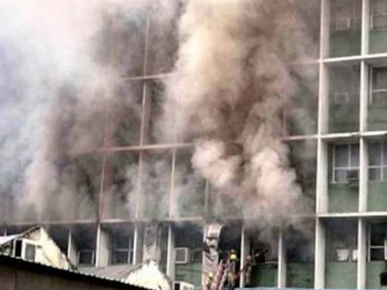 కొవిడ్ ఆస్పత్రిలో అగ్నిప్రమాదం.. ఐదుగురు మృతి