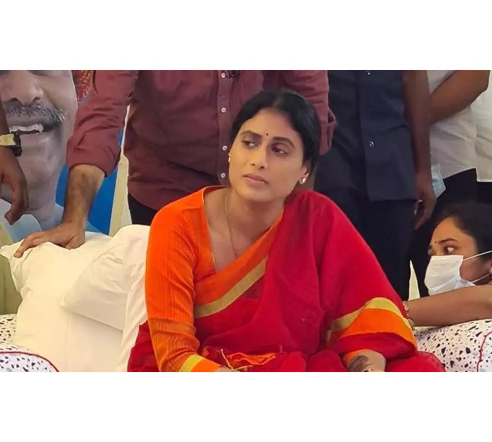 కొనసాగుతున్న వైఎస్ షర్మిల దీక్ష… 