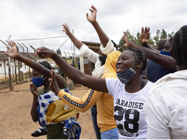 కరోనా భయంతో ఆ మూడు వేల మందిని… 