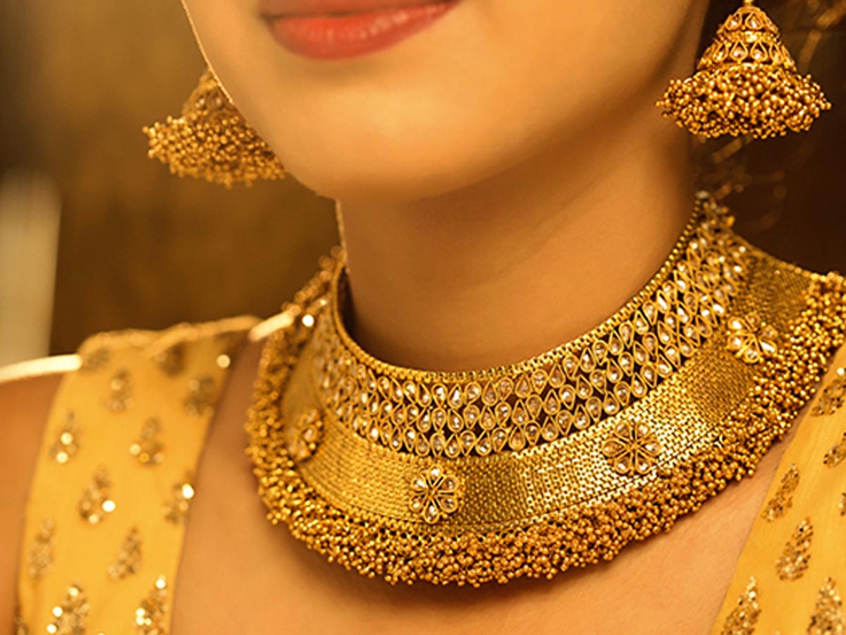 నవమినాడు మగువలకు గుడ్ న్యూస్: మళ్ళీ తగ్గిన బంగారం ధరలు 