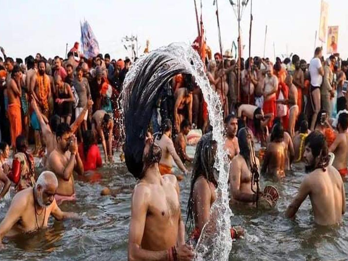 హరిద్వార్ లో కరోనా నిబంధనలు గాలికి… ఒకేరోజు లక్షలాదిమంది… 