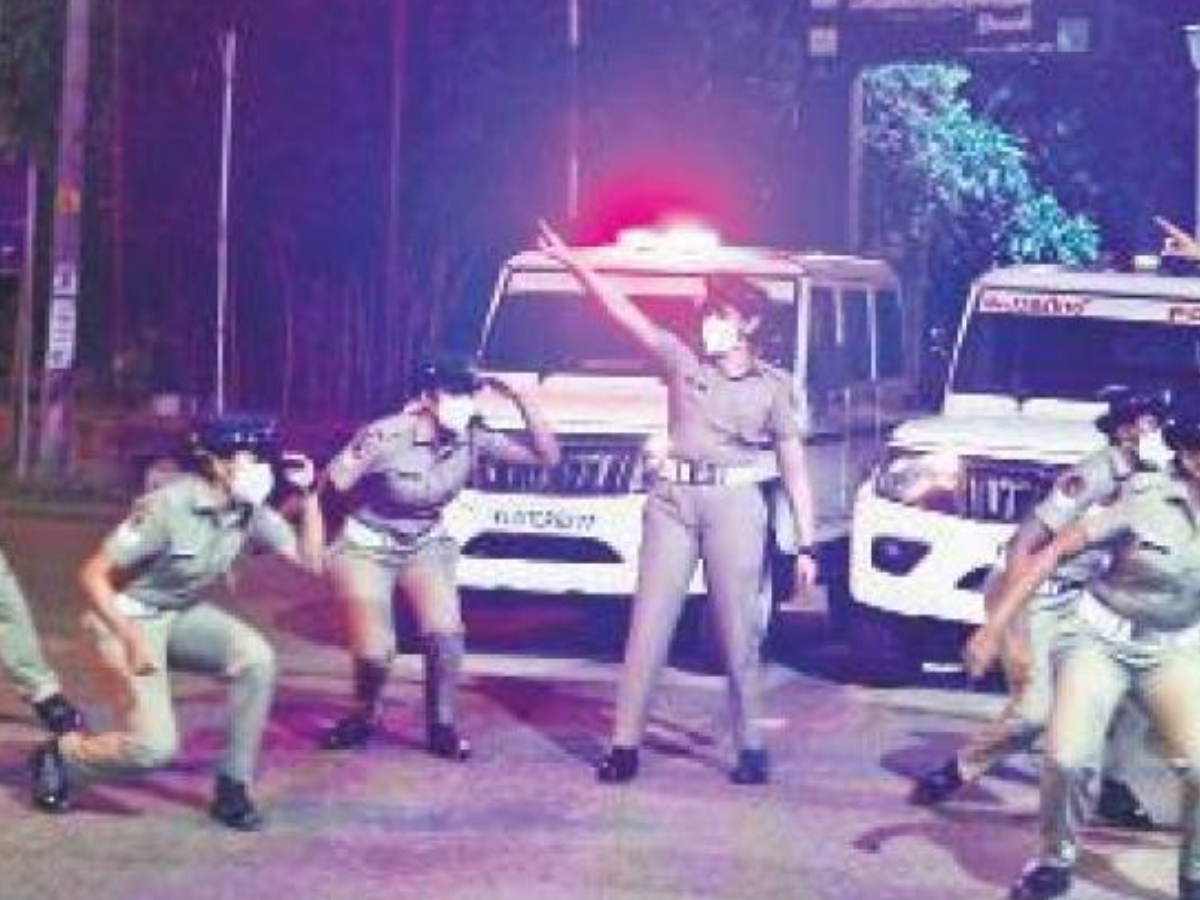 కరోనా కట్టడికి కేరళ పోలీసులు వినూత్న ప్రచారం…