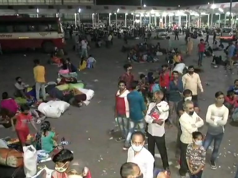 దారుణం: అసలే వలస జీవితం… ఆపై చార్జీల భారం… 