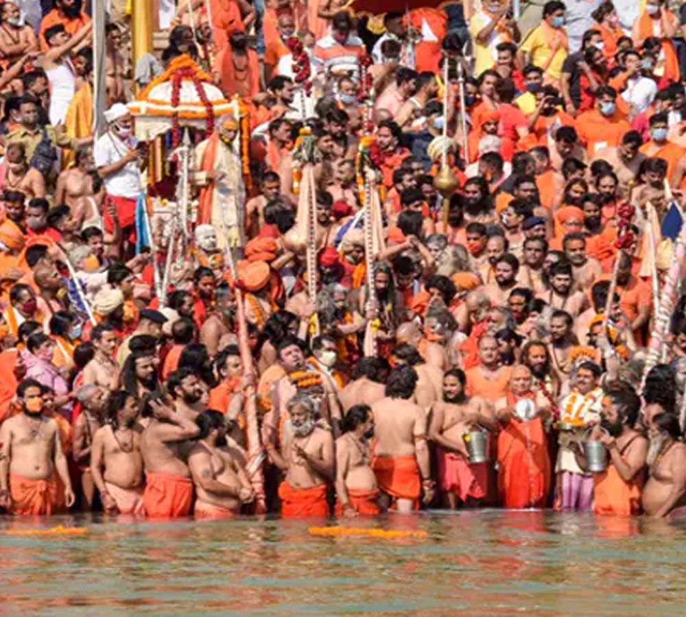 కుంభమేళాలో కరోనా విజృంభణ… ప్రముఖ సాధువు మృతి 