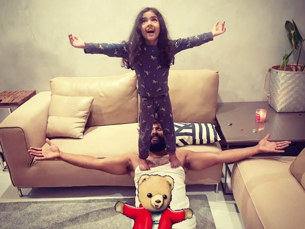 Allu Arjun and Allu Arha cutest Pic Goes Viral