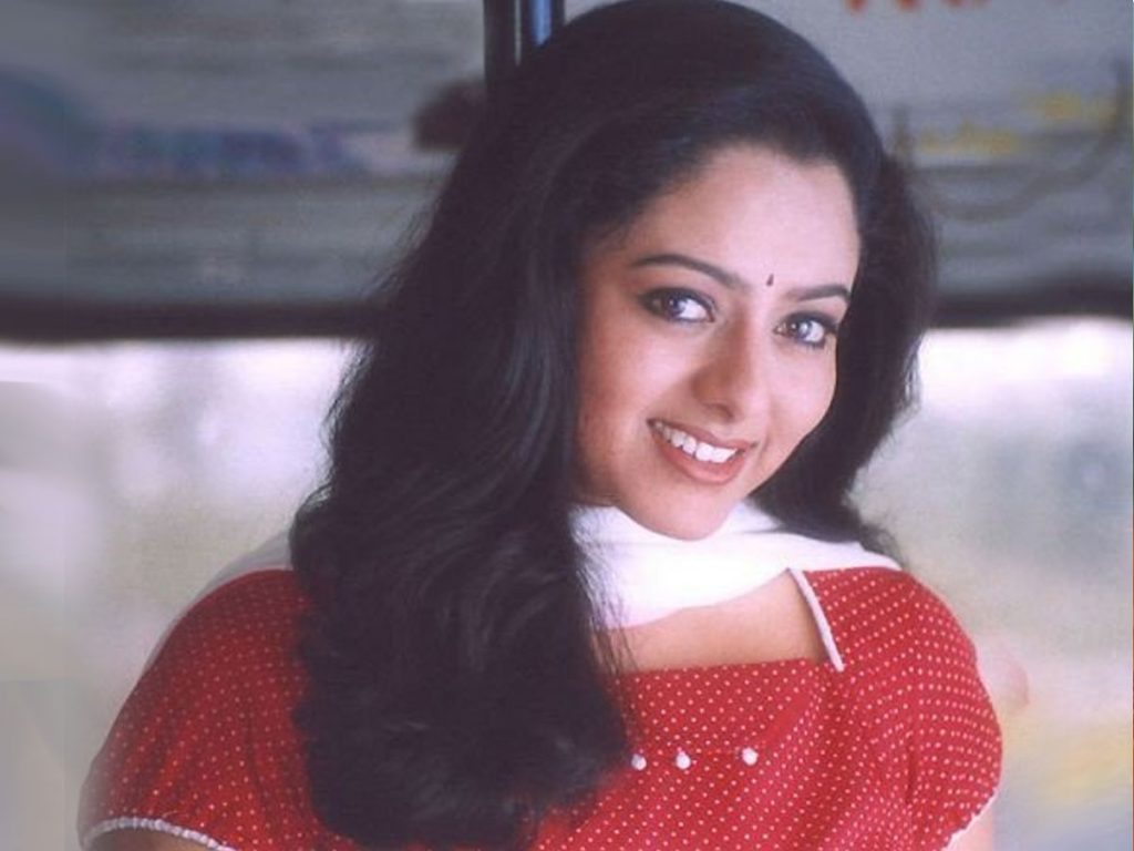 Remembering Actress Soundarya on her Death Anniversary