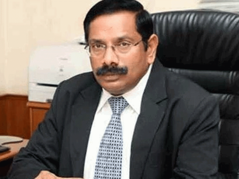 రాష్ట్ర ఎన్నిక‌ల ప్ర‌ధాన అధికారిని క‌లిసిన వైసీపీ నేత‌లు…