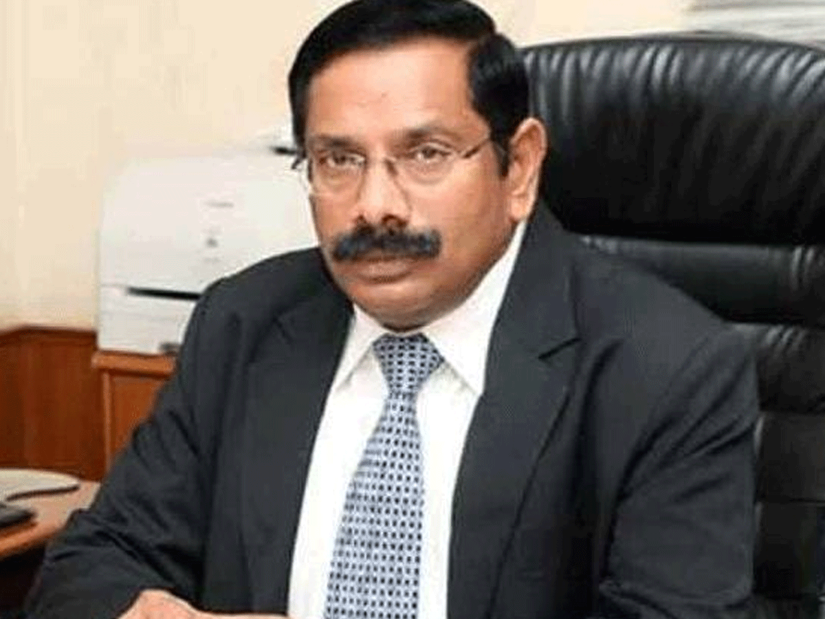 రాష్ట్ర ఎన్నిక‌ల ప్ర‌ధాన అధికారిని క‌లిసిన వైసీపీ నేత‌లు…