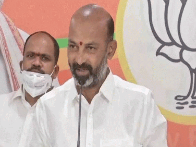 కోమటి చెరువు అభివృద్ధి అని చెప్పి కోట్లు దోచుకున్నారు…