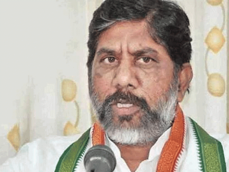 తెలంగాణలో పాలన కోమాలో ఉంది.. ఒంటెద్దు పోకడలు మానుకోవాలి