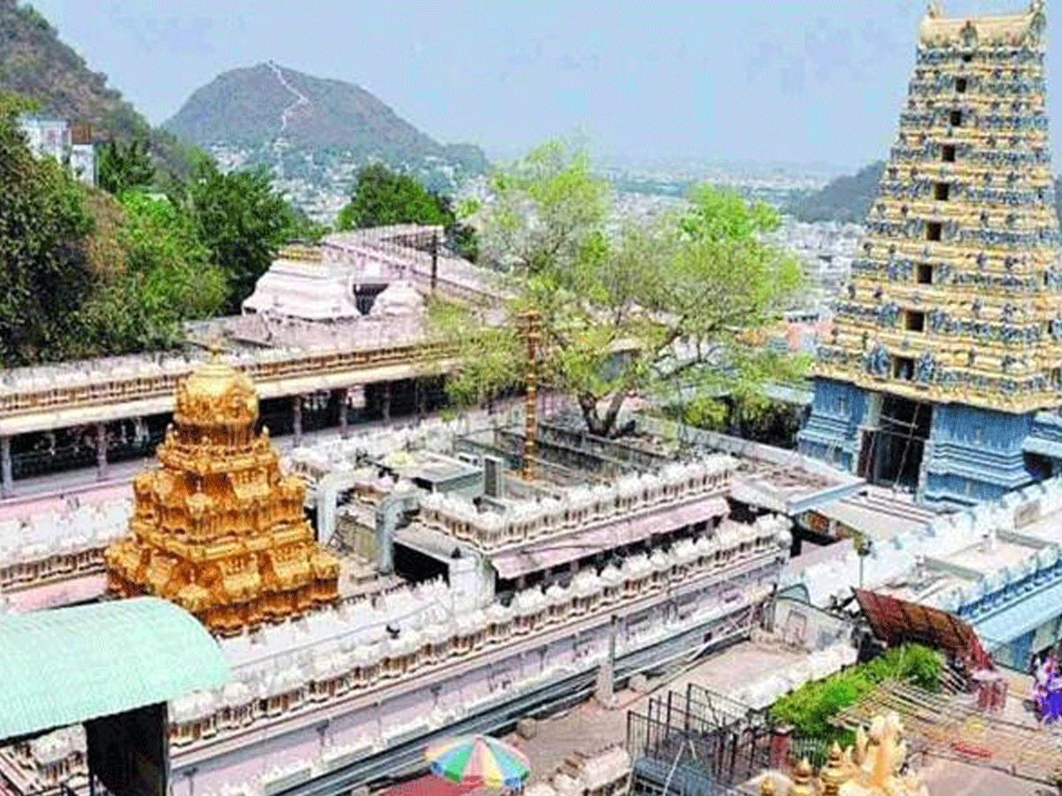 కరోనా దెబ్బకు ఇంద్రకీలాద్రిపై పడిపోయిన భక్తుల సంఖ్య…