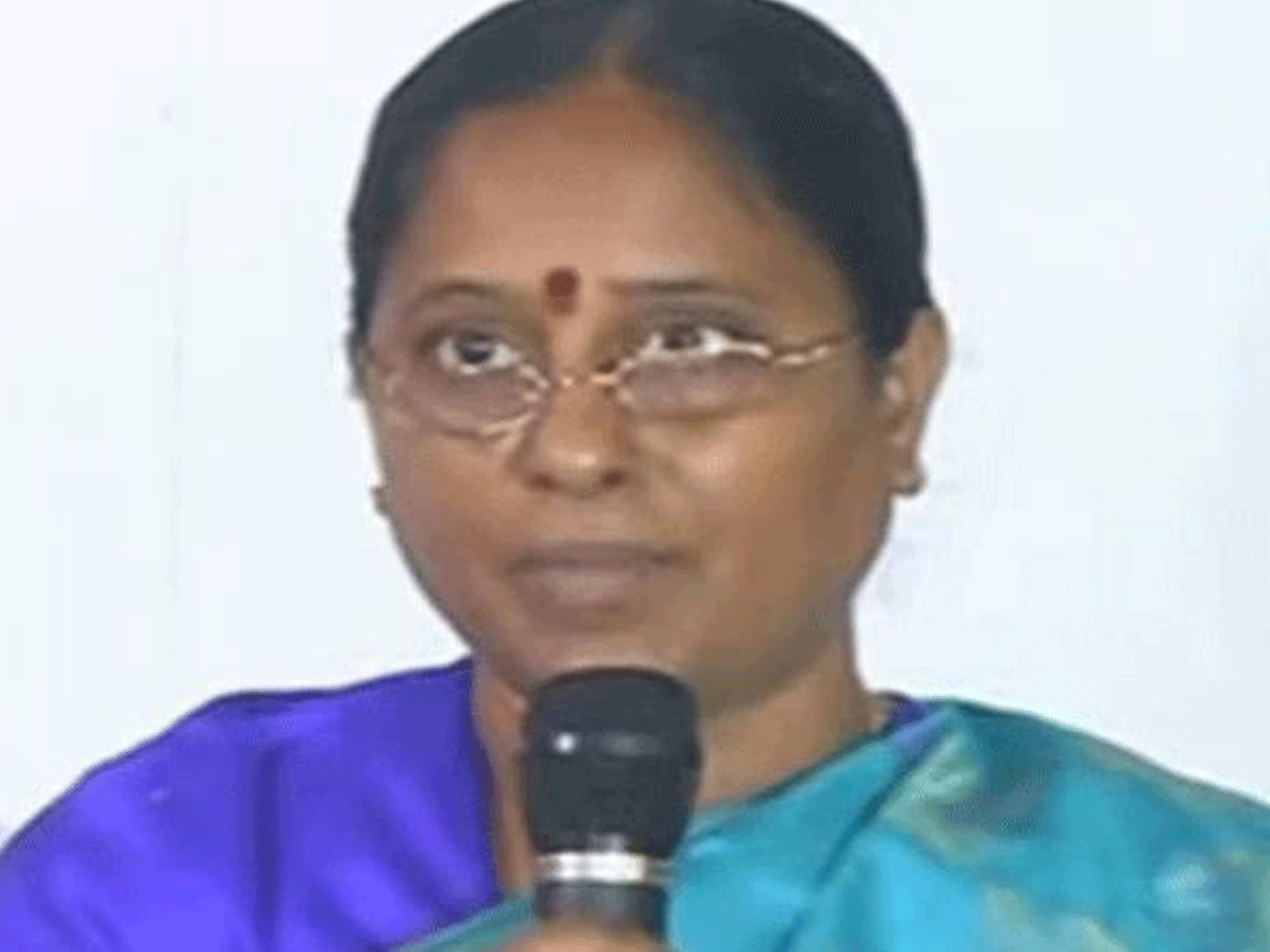 మిషన్ భగీరథ లో కమీషన్ లు దండుకుంటున్నారు…