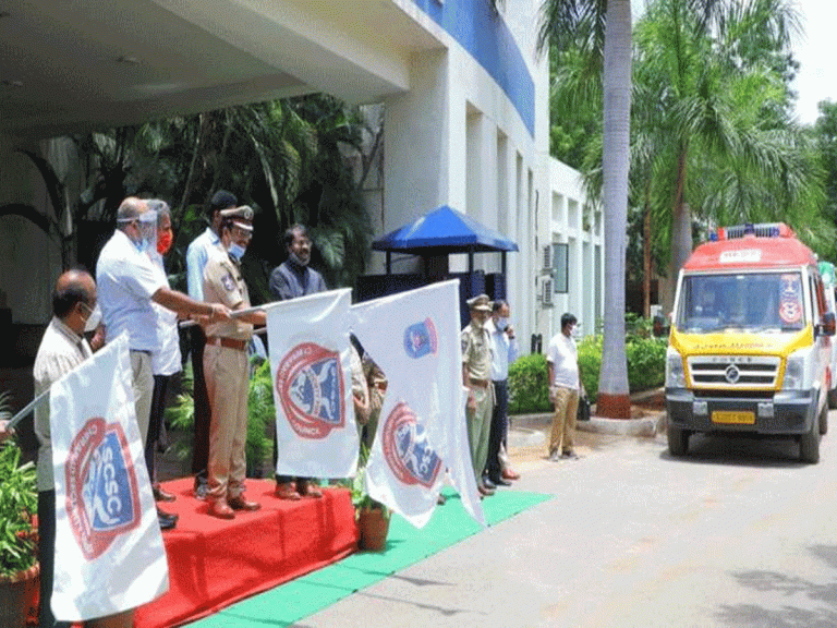 అంబులెన్స్ సర్వీసులు ప్రారంభించిన కమీషనర్ సజ్జనార్…