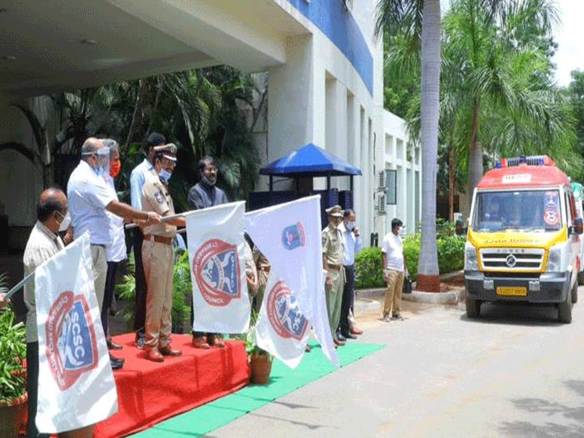 అంబులెన్స్ సర్వీసులు ప్రారంభించిన కమీషనర్ సజ్జనార్…