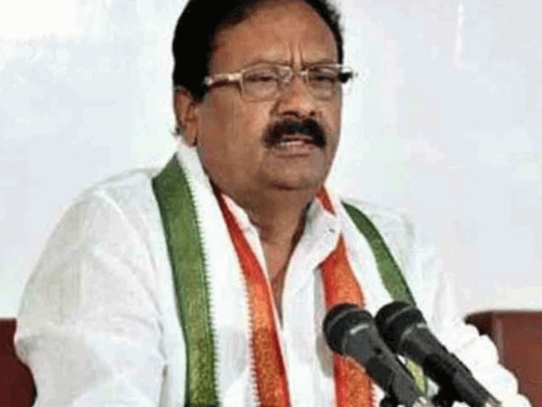 మంత్రి ఈటల ప్రయత్నించిన బెడ్ దొరకడం లేదు…