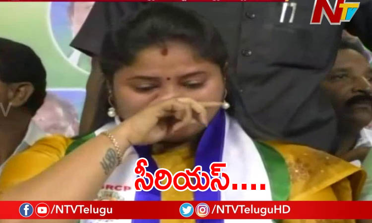 వాలాంటీర్ల సత్కర కార్యక్రమంలో పుష్ప శ్రీవాణి హాట్ కామెంట్స్