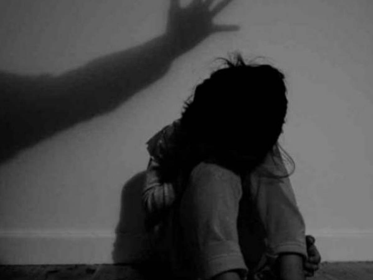 13 ఏళ్ల బాలికపై జీహెచ్ఎంసీ ఉద్యోగి దారుణం : బాత్రూమ్ లోకి వెళ్ళాక మరీ !