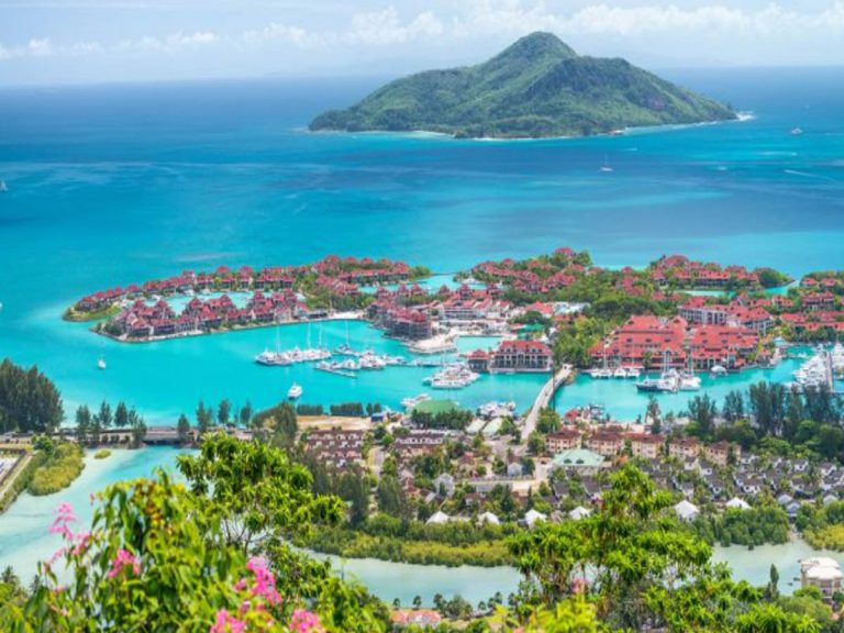 ఆ దేశంలో వ్యాక్సిన్ తీసుకున్నాక భారీగా పెరిగిన కేసులు… ఇదే కార‌ణ‌మా…