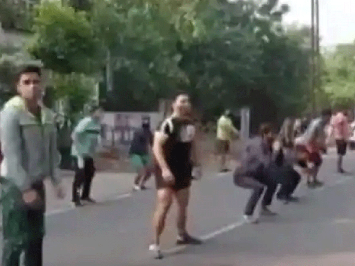 లాక్ డౌన్ నిబంధనలు ఉల్లంఘించిన వారికి ఆ రాష్ట్రంలో వింత శిక్ష 