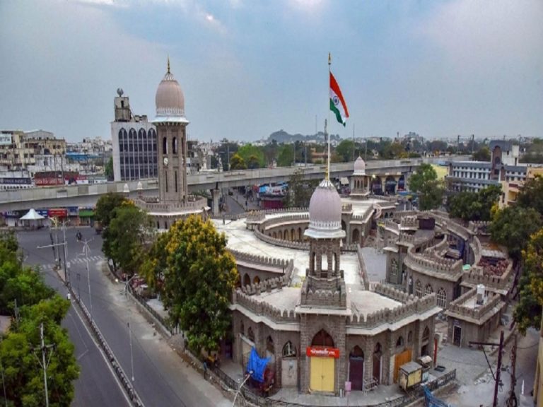 గ్రేటర్ హైదరాబాద్ లో కమిషనరేట్ల మధ్య ఆంక్షలు…పాసులు త‌ప్ప‌నిస‌రి…