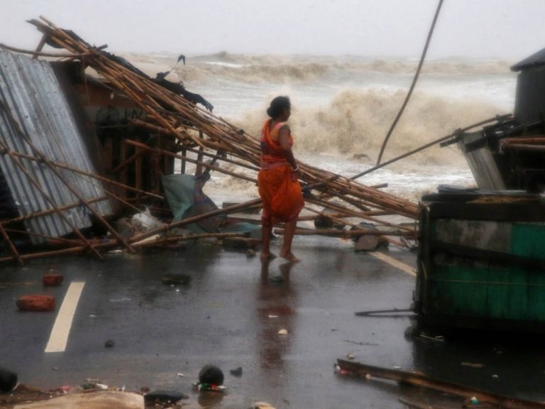 ఒడిశాలో యాస్ భీభ‌త్సం…భ‌ద్ర‌క్ జిల్లా అతలాకుత‌లం…