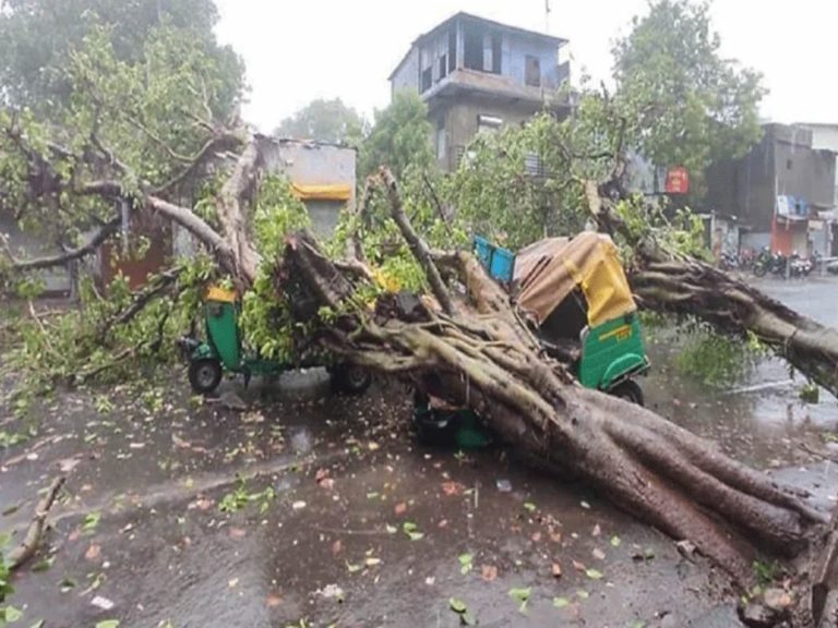 టౌటే ఎఫెక్ట్: వణికిపోయిన అహ్మదాబాద్… 