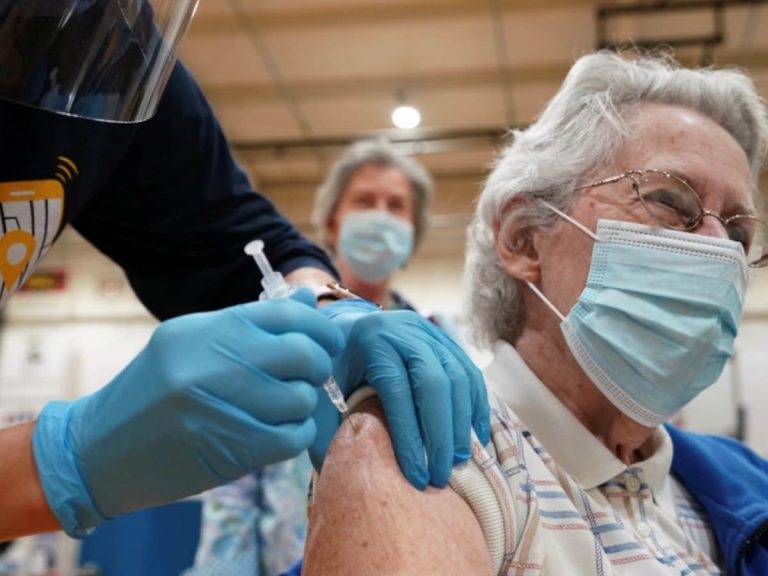 అమెరికా వ్యాక్సినేషన్: 25 రాష్ట్రాల్లో 50 శాతానికి పైగా… 