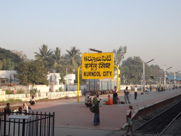 కర్నూలు జిల్లాలో వైరస్ చుట్టూ రాజకీయం 