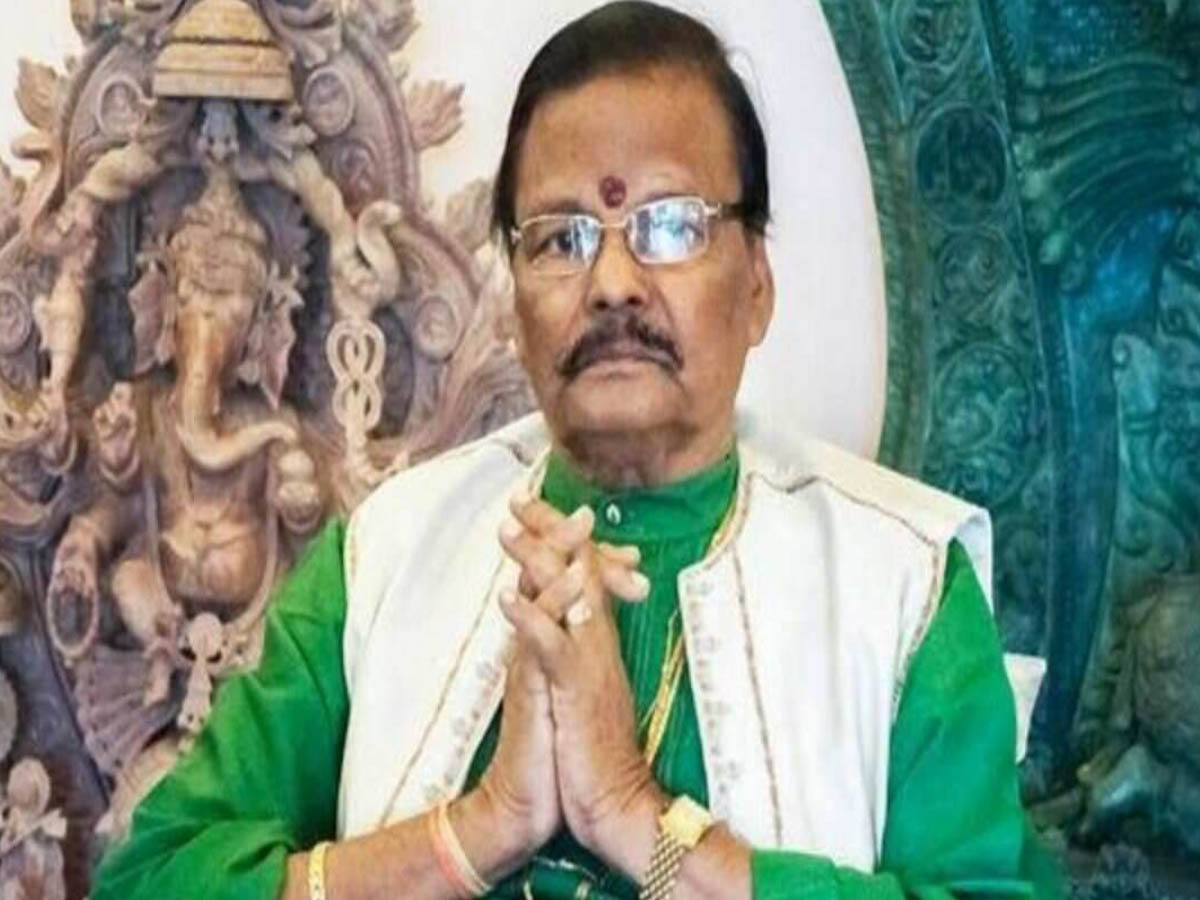 కరోనా కాటుకు ఎంపీ తో పాటు ఇద్దరు కుమారులు మృతి… 