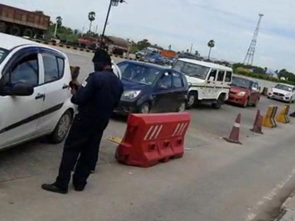 ఏపీ తెలంగాణ బోర్డర్ లో ఆంక్షలు కఠినం…భారీగా నిలిచిన వాహనాలు