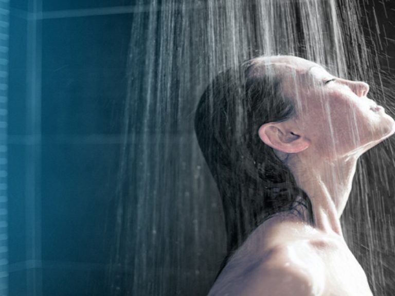 వేడి నీళ్లతో స్నానం చేస్తే… కరోనా దూరం అవుతుందా?