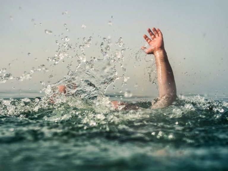 విశాఖ సీలేరు న‌దిలో నాటు ప‌డ‌వ‌లు బోల్తా…ఏడుగురు గ‌ల్లంతు…