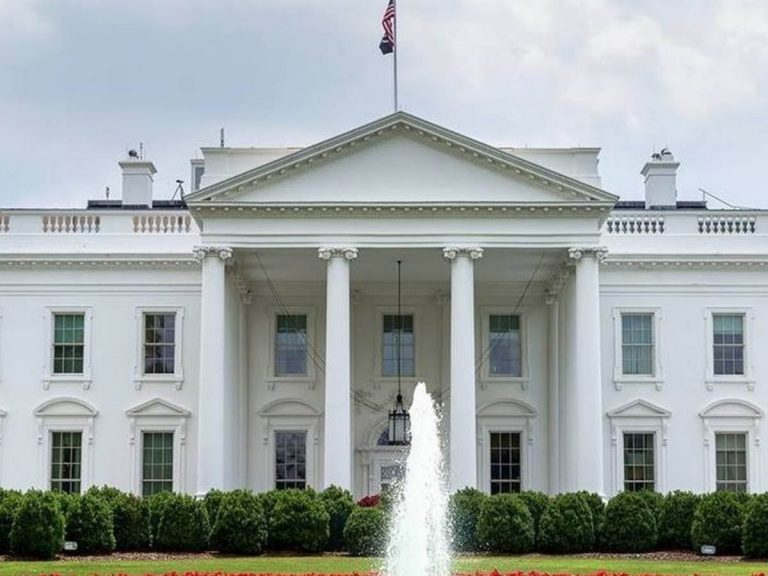 వైట్ హౌస్ లో ఆంక్షలు ఎత్తివేత… మాస్కులు లేకుండానే…  