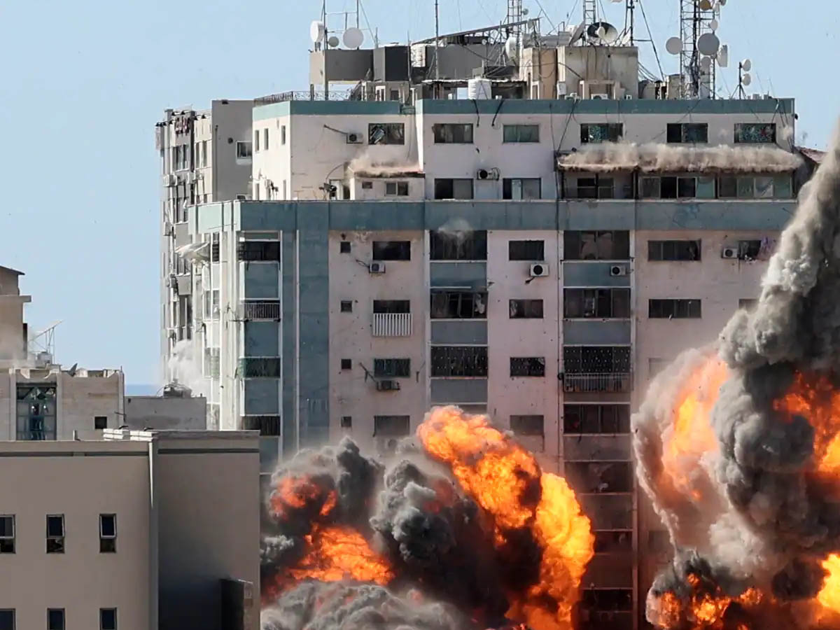 ఆగని ఇజ్రాయిల్ దాడులు… నేలమట్టమైన మీడియా భవనం… 