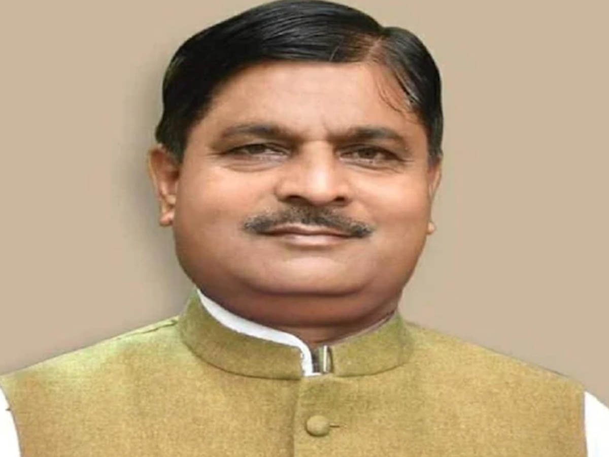 కరోనా కాటుకు మరో యూపీ మంత్రి మృతి… 