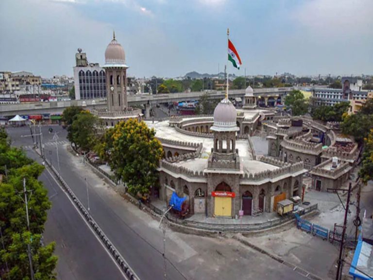 హైదరాబాద్ లో నిబంధనలు కఠినం… బోసిపోయిన రోడ్లు… 