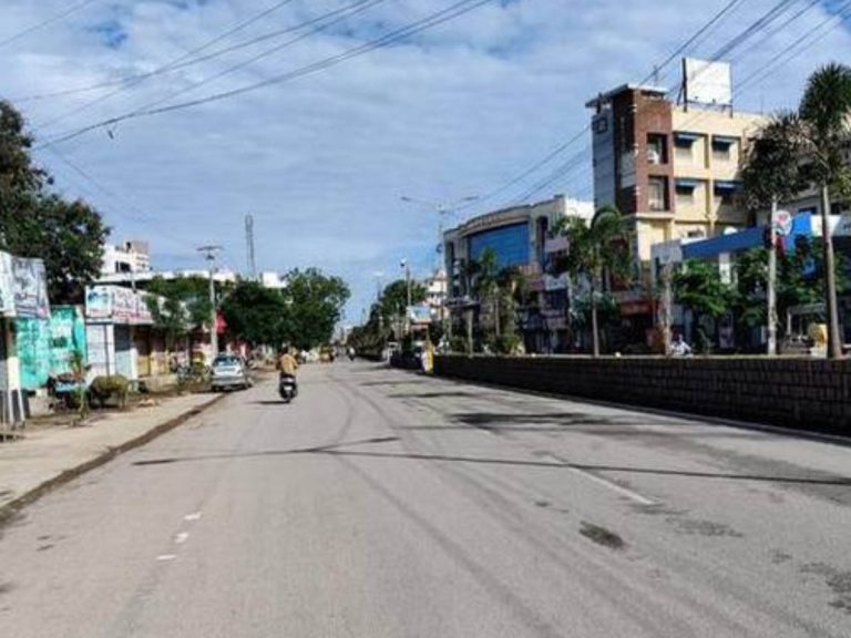 రాయలసీమలోని ఆ జిల్లాలో లాక్ డౌన్.. నిర్మానుష్యంగా మారిన రహదారులు 