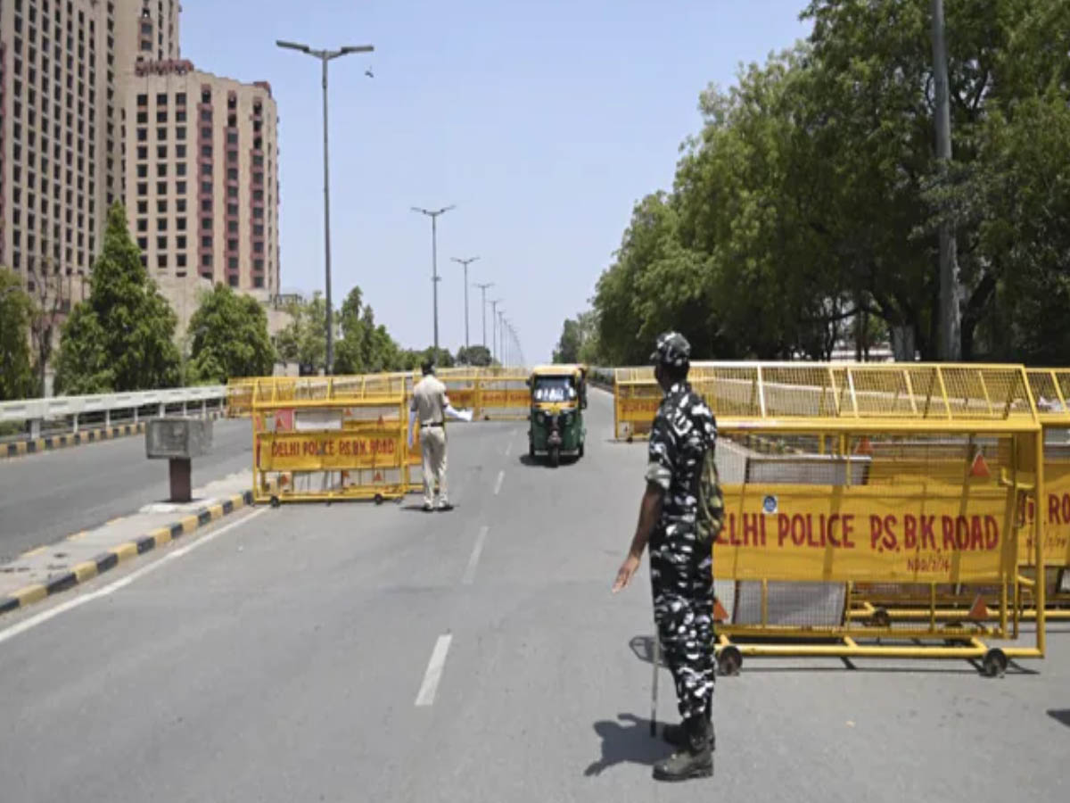 ఢిల్లీలో లాక్ డౌన్ మళ్ళీ పొడిగింపు… కేసులు తగ్గితే… 