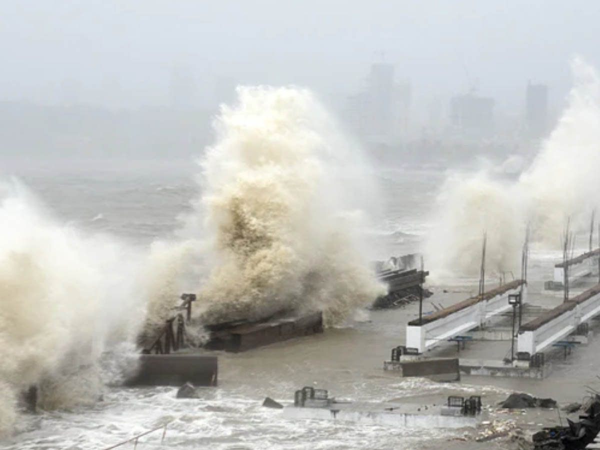 టౌటే ఎఫెక్ట్: పశ్చిమ తీరం అతలాకుతలం… వణికిపోయిన ముంబై