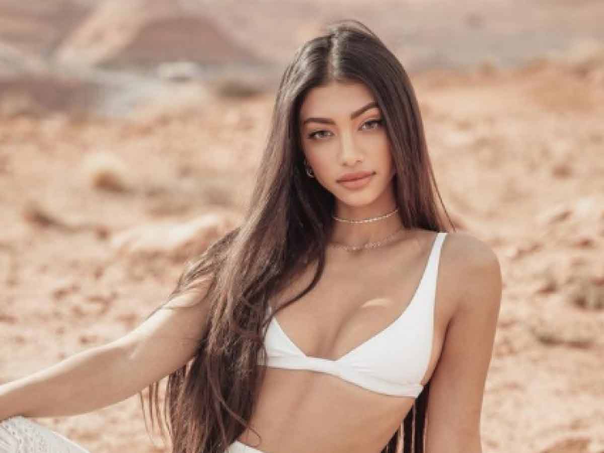 గ్లామర్ షోతో మతి పోగొడుతున్న అలన్నా పాండే