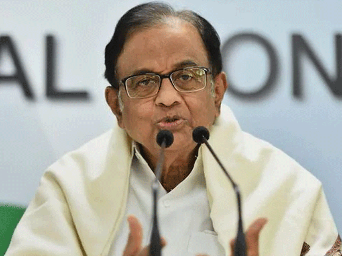 వ్యాక్సినేష‌న్ ఎందుకు త‌గ్గుతుంది..? చిదంబ‌రం ఫైర్