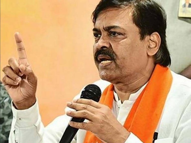 కరోనా అంటే భయం లేదా.. వైసీపీకి ఏమైనా మినహాయింపునిచ్చిందా?