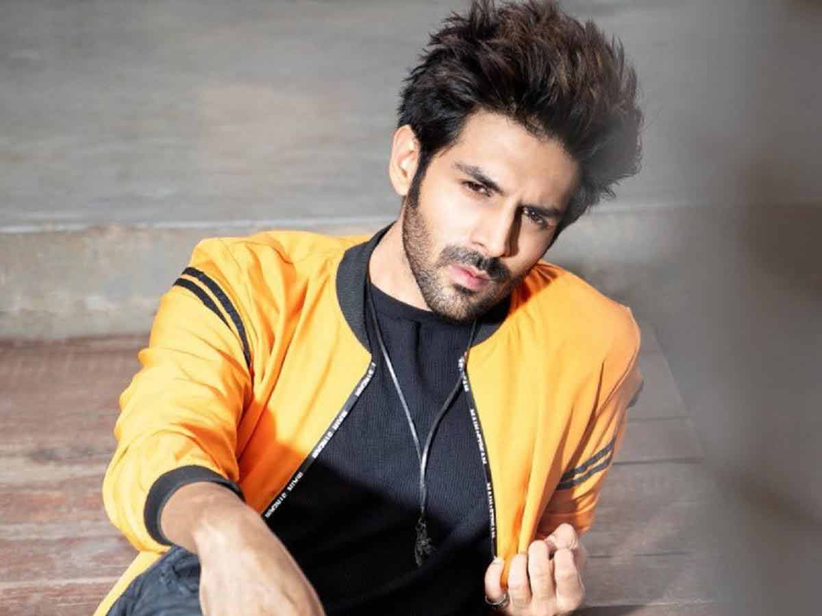 మరో ప్రాజెక్ట్ నుంచి తప్పుకున్న కార్తీక్ ఆర్యన్ ?