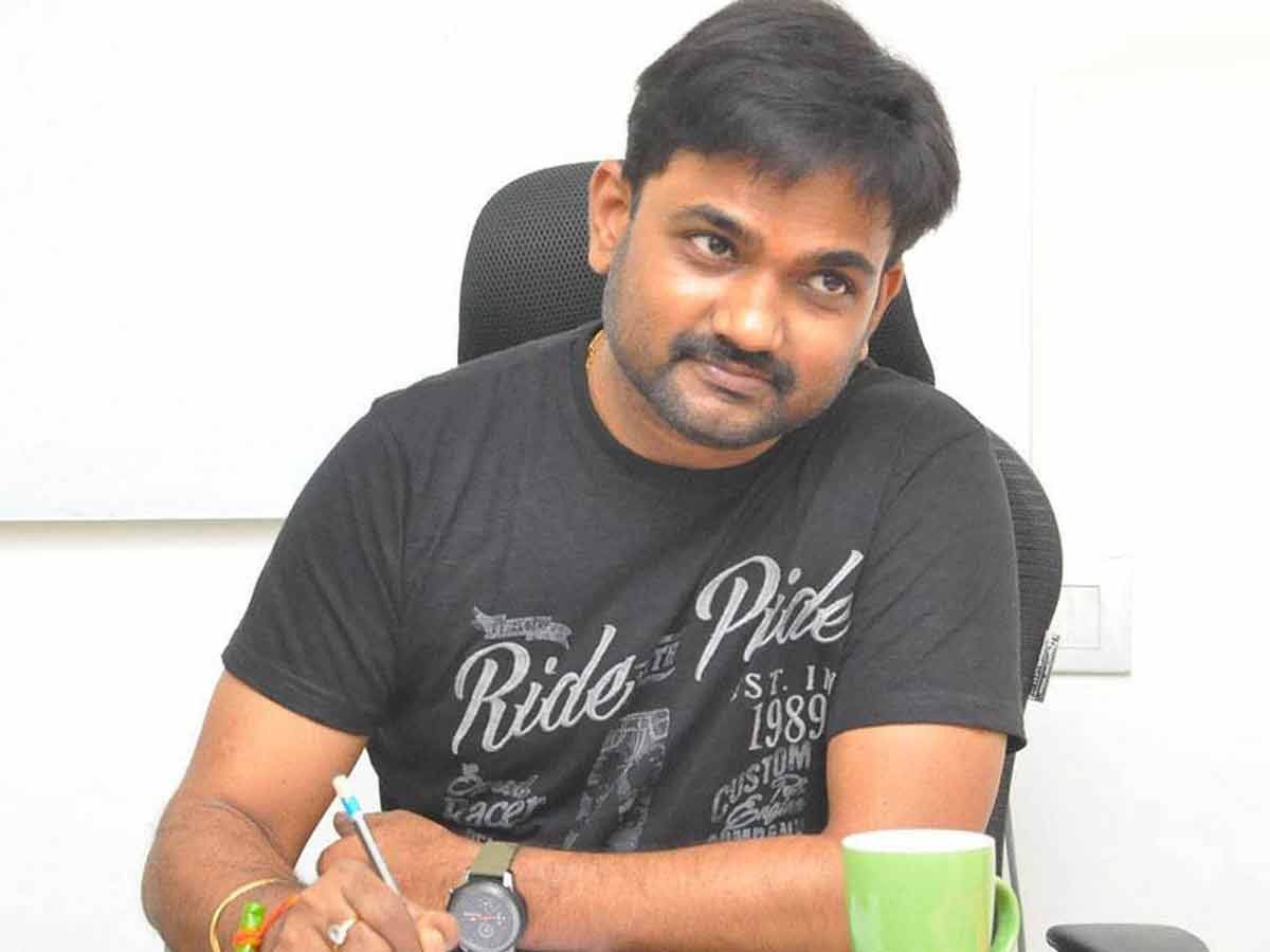 తిరుమల శ్రీవారిని దర్శించుకున్న డైరెక్టర్ మారుతి