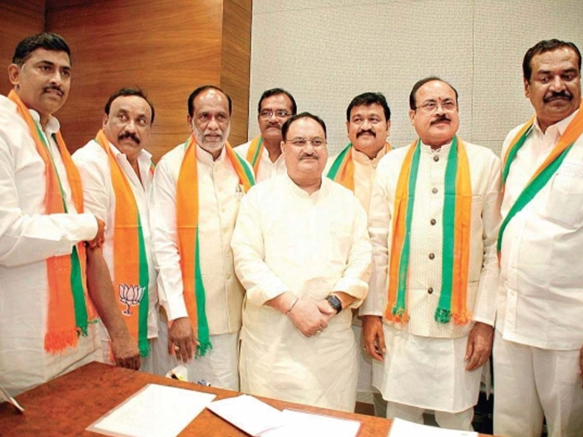 ఈటల చేరిక : బిజేపిలో ముసలం