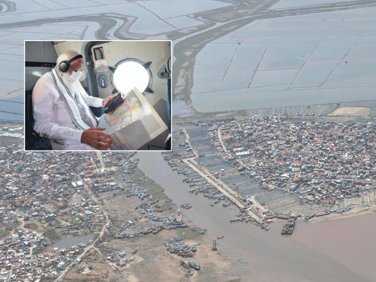 గుజ‌రాత్‌లో ప్ర‌ధాని మోడీ ఏరియ‌ల్ స‌ర్వే