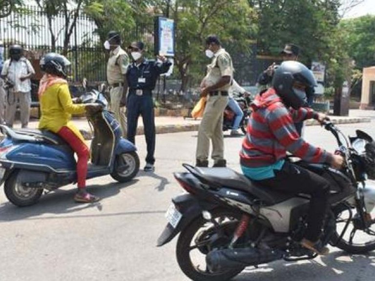 తెలంగాణలో కఠినంగా లాక్ డౌన్ :  సీరియస్ గా వ్యవహరిస్తున్న పోలీసులు