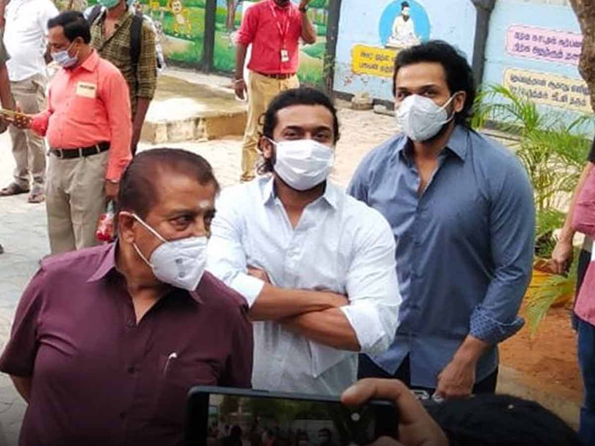 తమిళనాడు సీఎంను కలిసిన సూర్య ఫ్యామిలీ… కోటి విరాళం…!