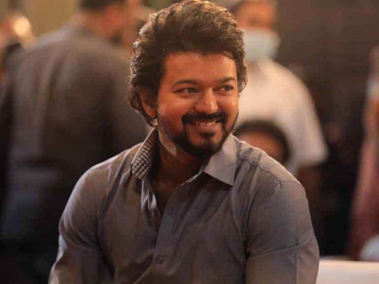 టాప్ డైరెక్టర్స్ కోసం ఫోటోగ్రాఫర్‌ అవతారమెత్తిన విజయ్