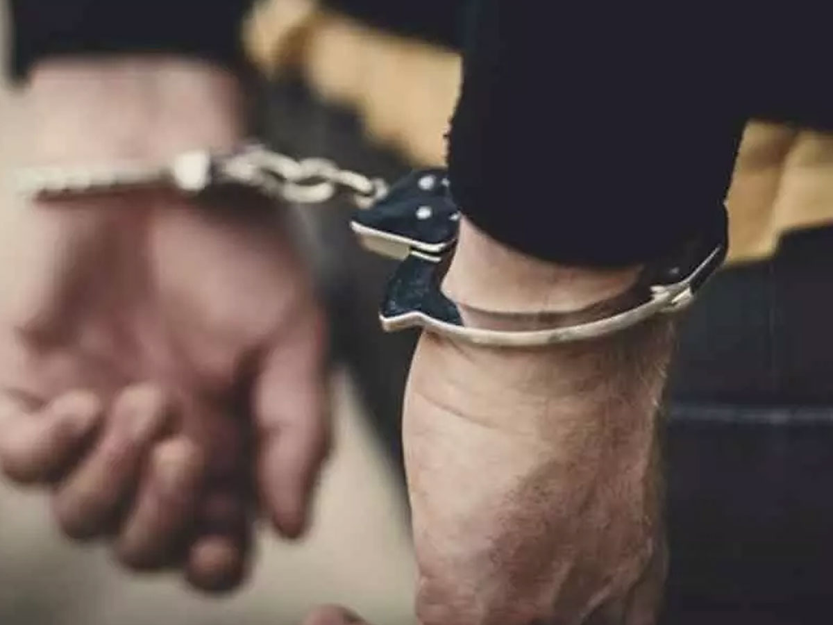 గోదావరిఖనిలో బెదిరించి డబ్బులు వసూలు.. నలుగురు అరెస్ట్